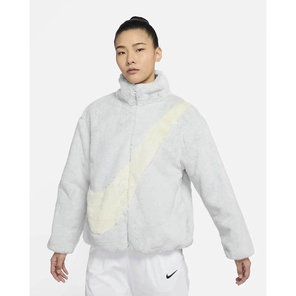 NIKE WMNS JACKET OVERSIZED SWOOSH LOGO LUXE FAUX‎ FUR PHOTON BLUE DO3791-025 (S)
